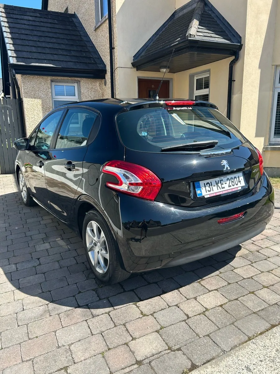 Peugeot 208 - Image 4