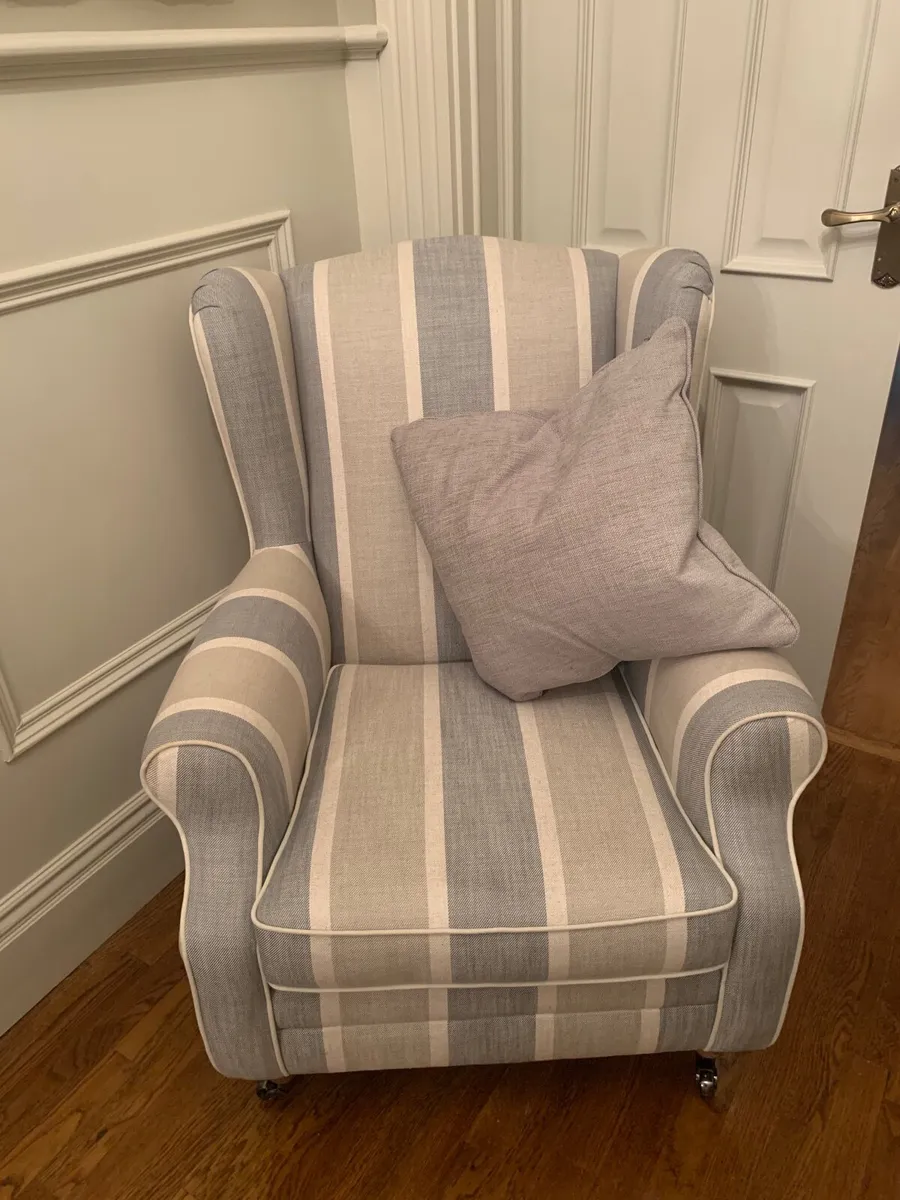 Regency stripe. Wing chair - Image 2
