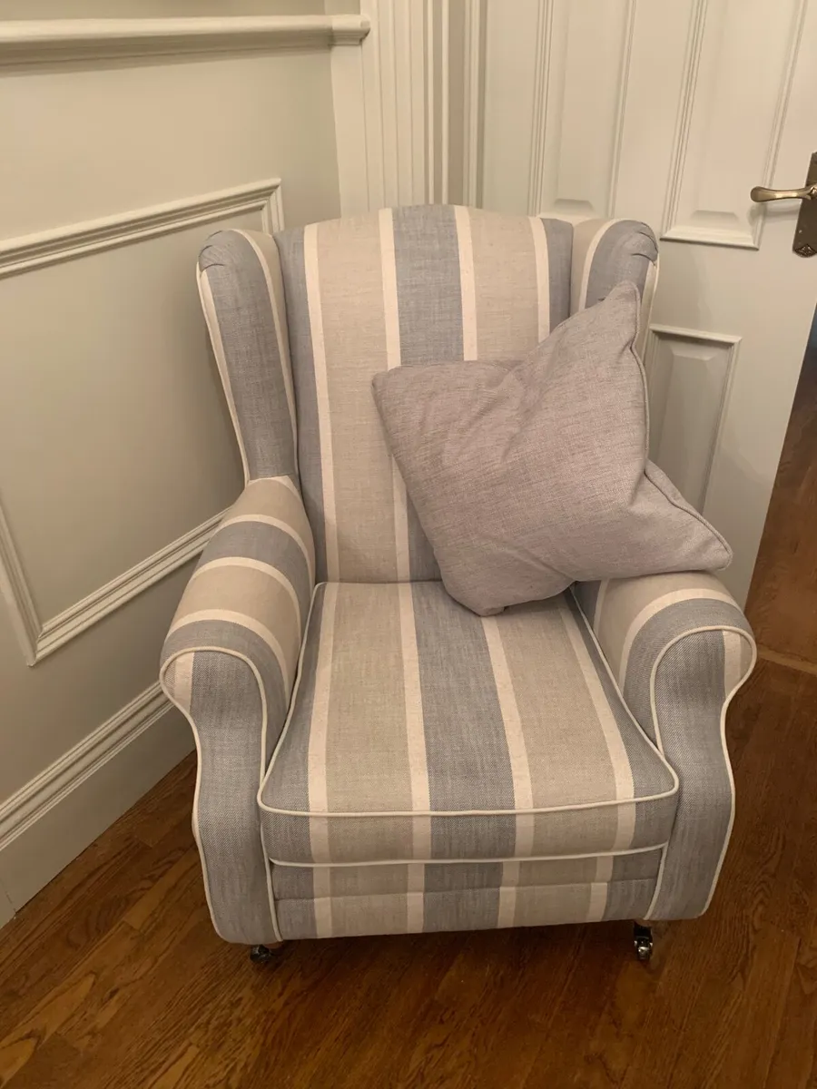 Regency stripe. Wing chair - Image 3