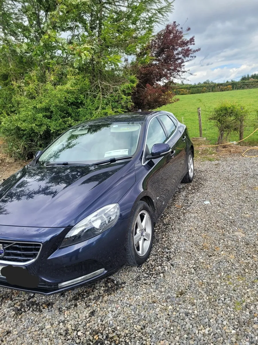Volvo V40 2016 - Image 2