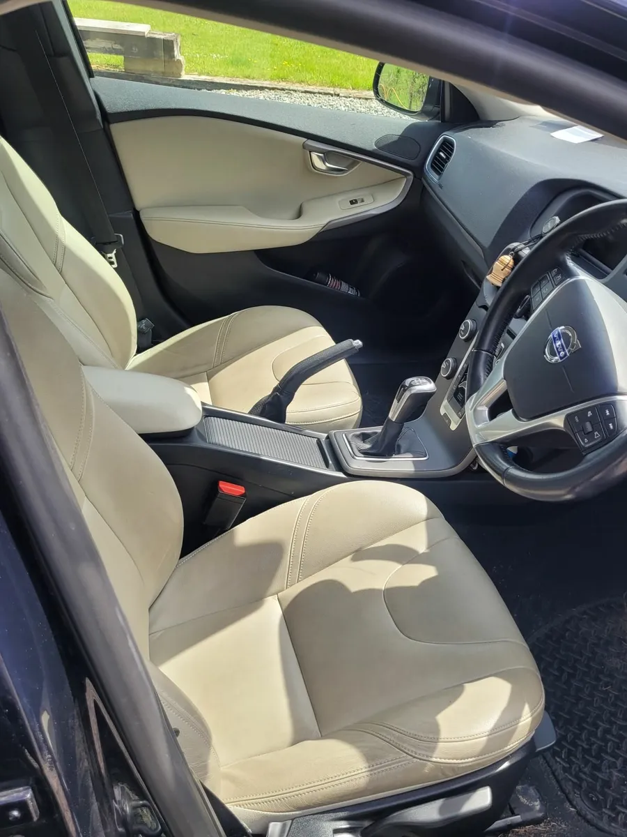 Volvo V40 2016 - Image 3