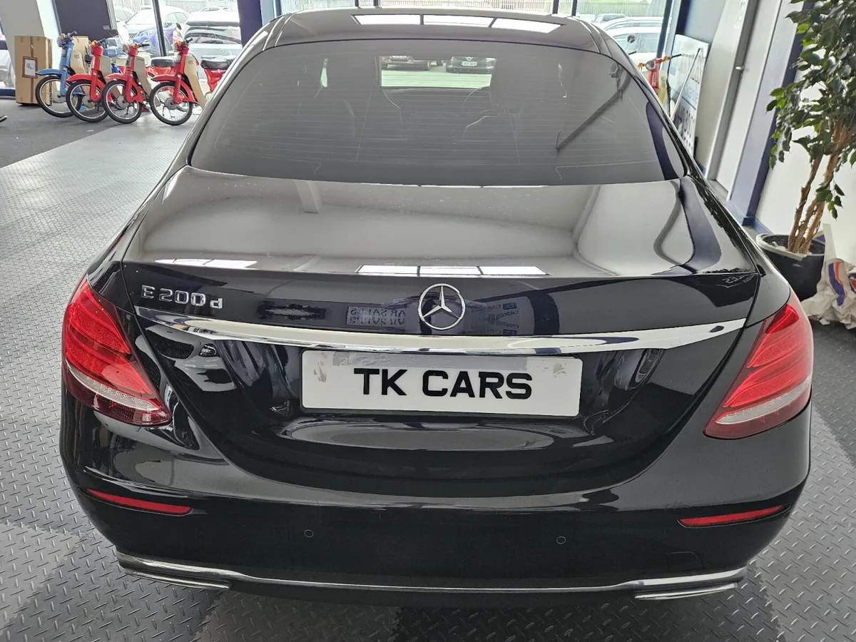 17 MERCEDES BENZ E-CLASS 200 - Image 4