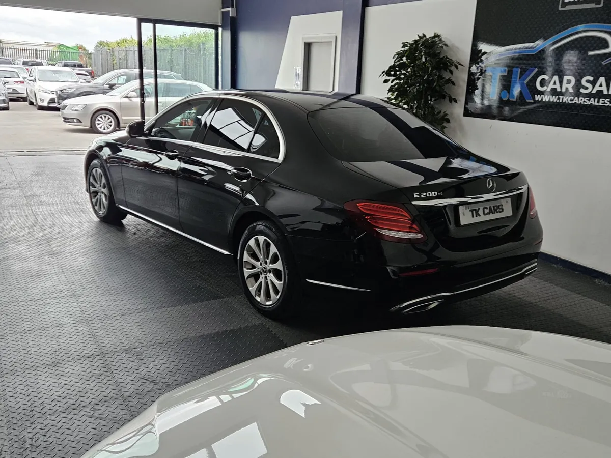 17 MERCEDES BENZ E-CLASS 200 - Image 2