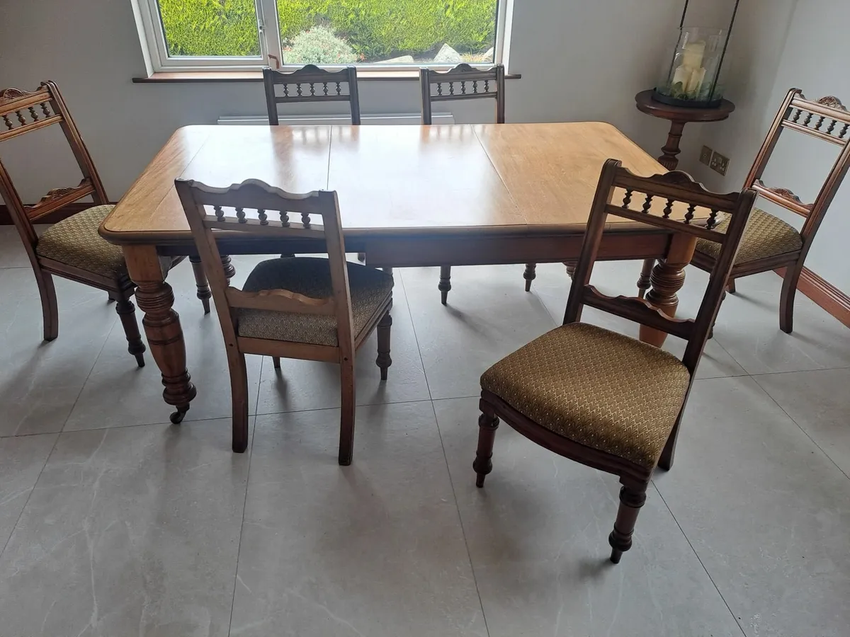 Antique Table and 6 chairs .. - Image 1