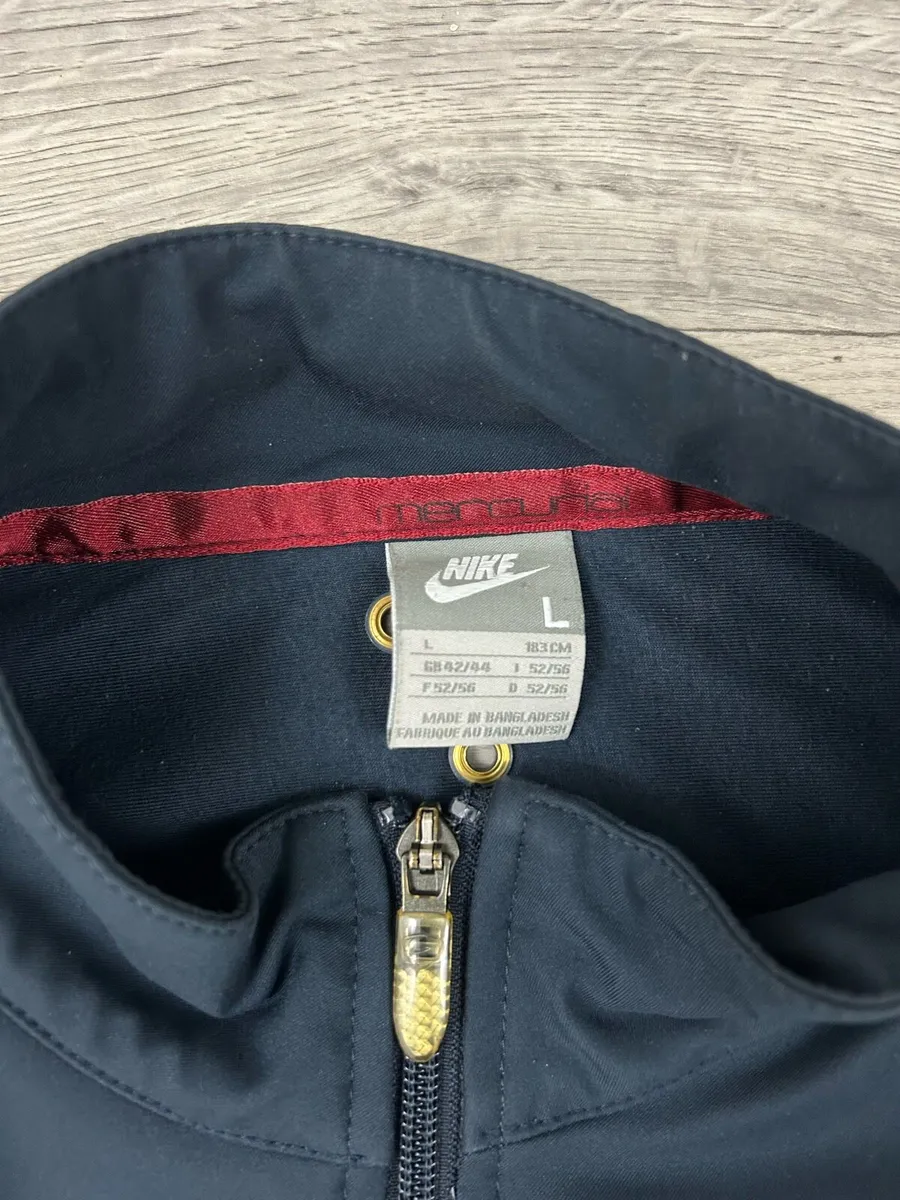 Vintage 2007 Nike Barcelona Camp Noe Bomber Jacket - Image 4