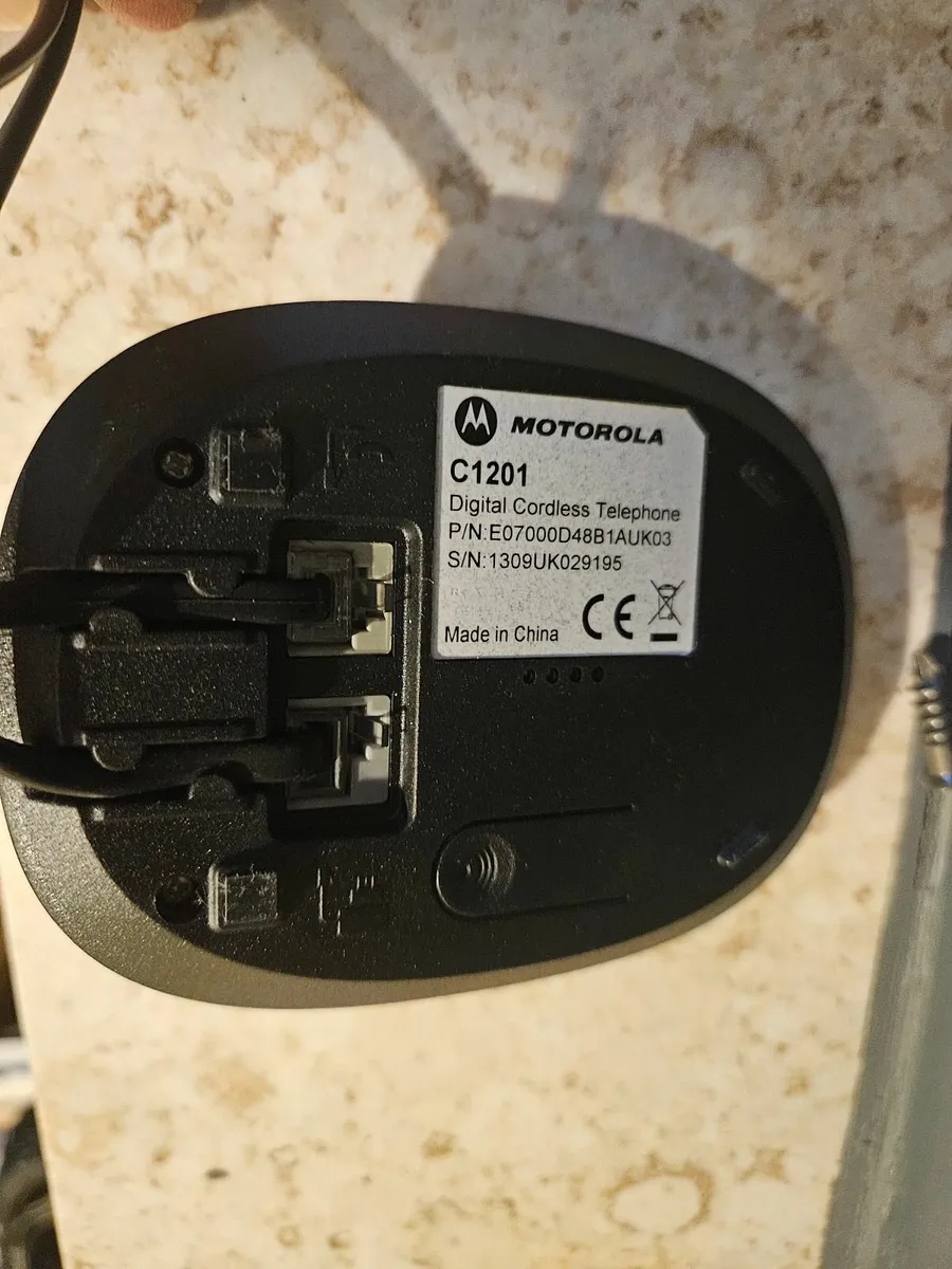 landline cordless Motorola phone - Image 3