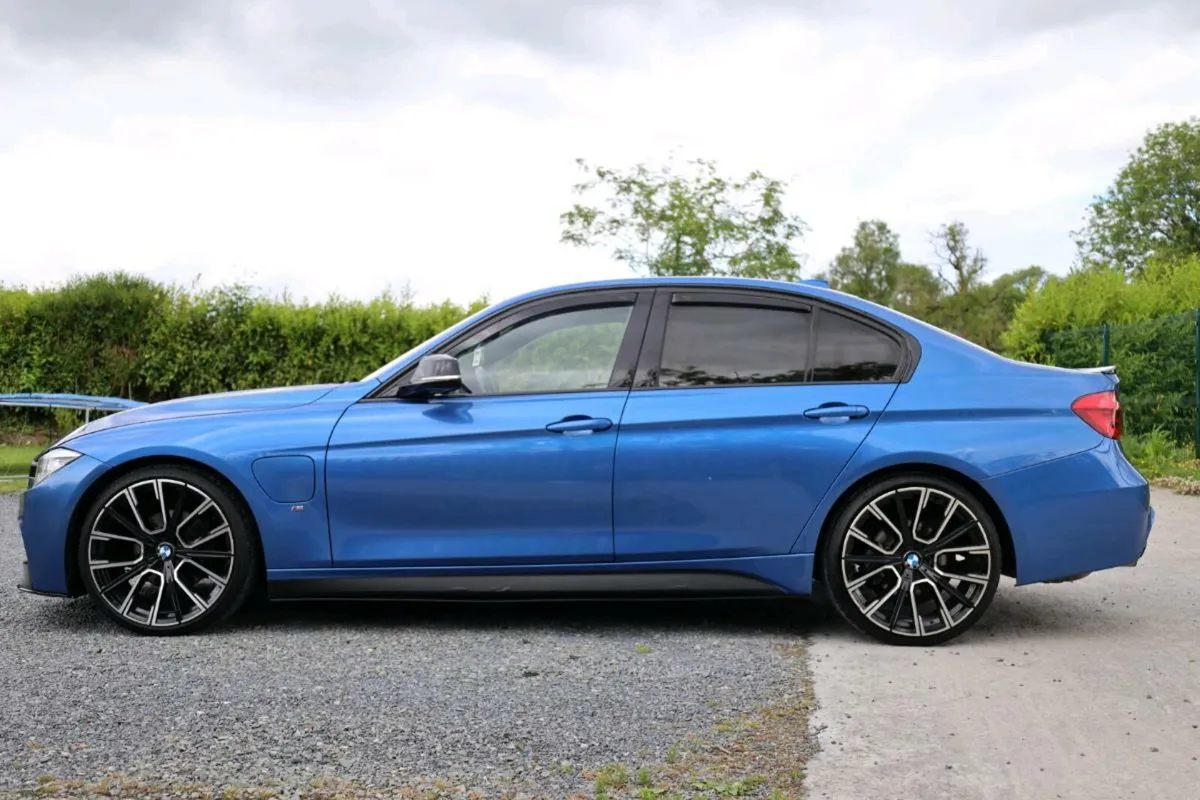 bmw 330e - Image 2