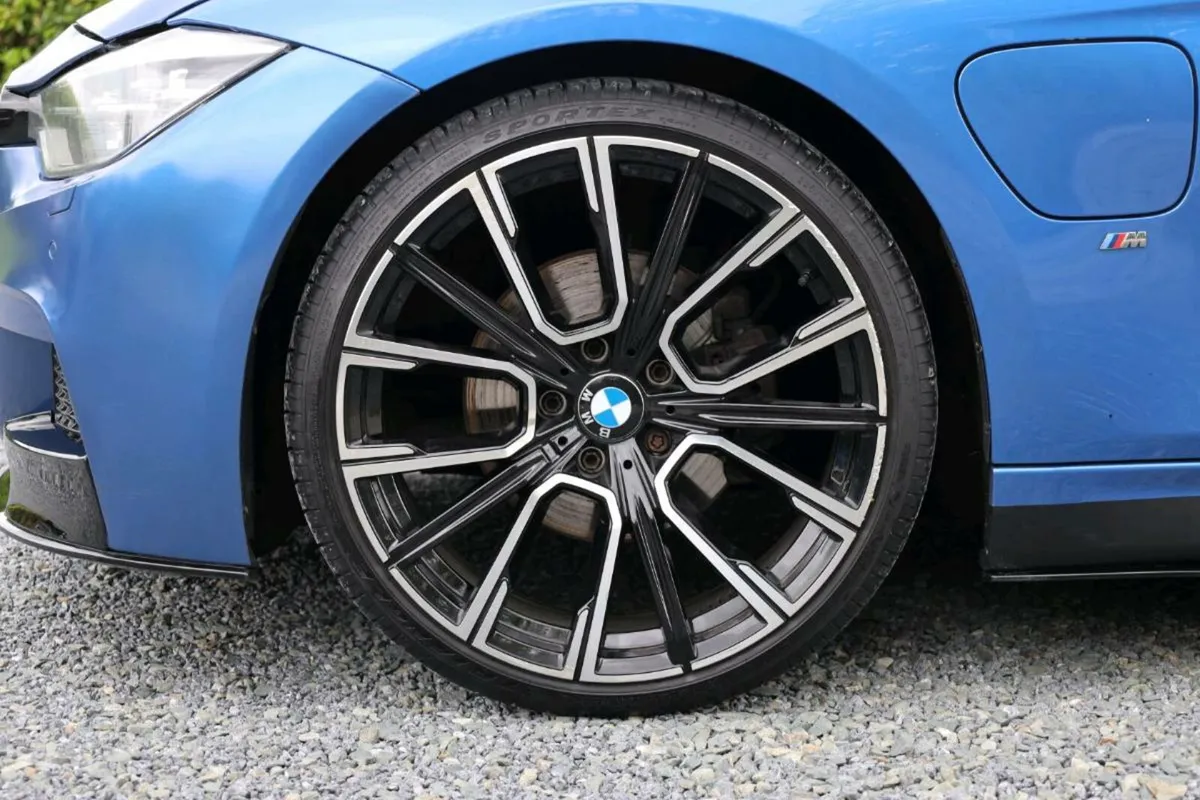 bmw 330e - Image 4