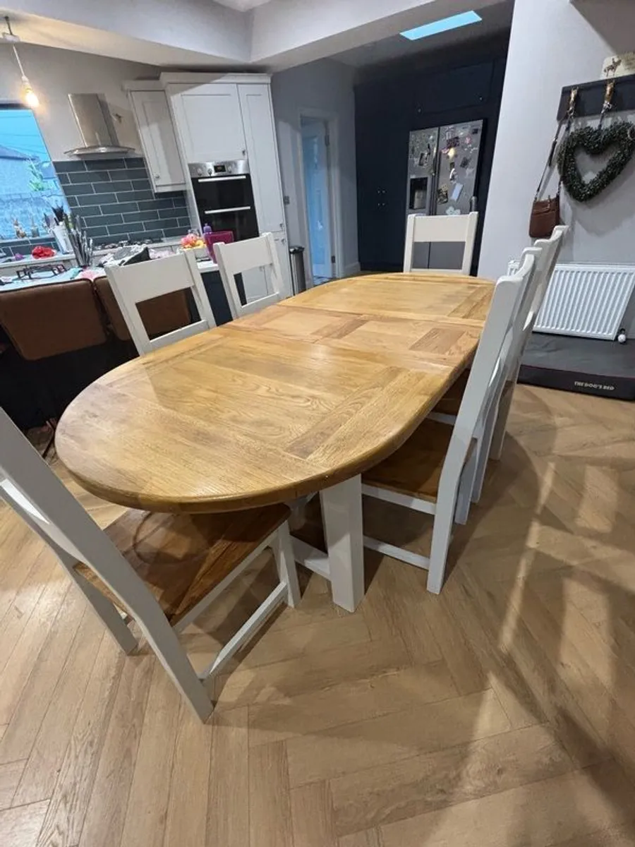 Large Solid Oak Extendable dining table & 6 Chairs - Image 1
