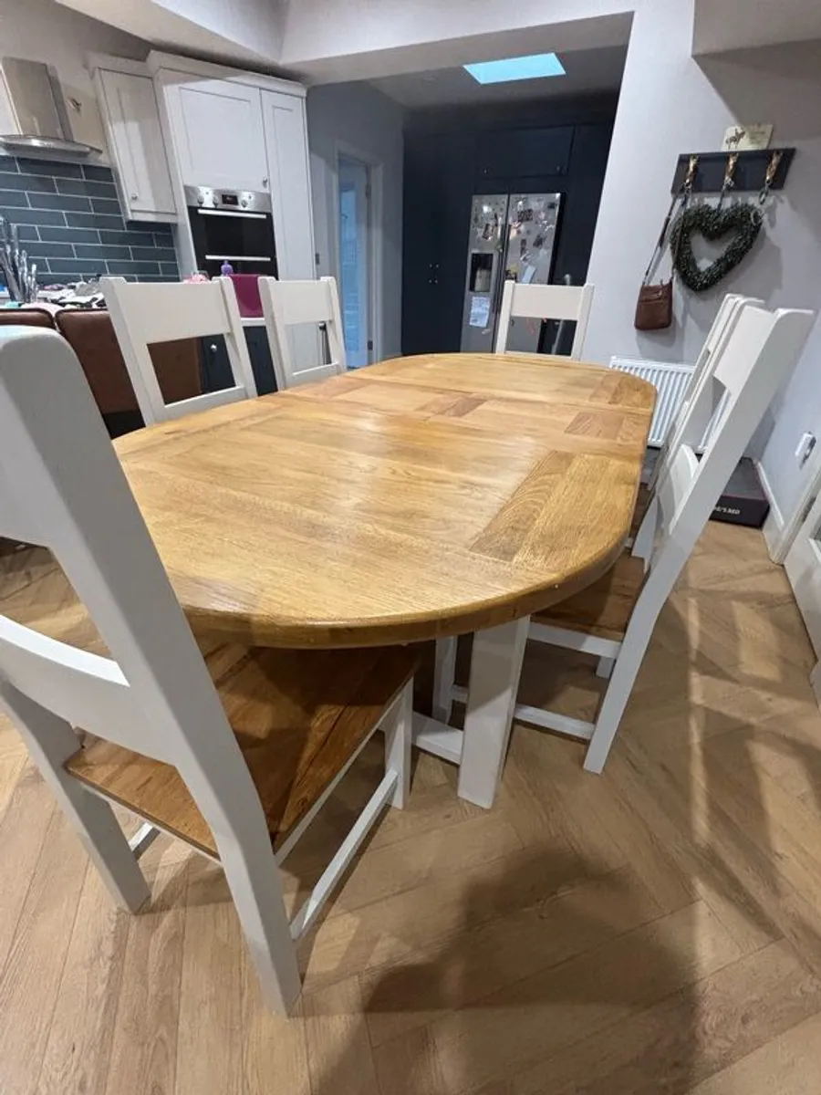 Large Solid Oak Extendable dining table & 6 Chairs - Image 2