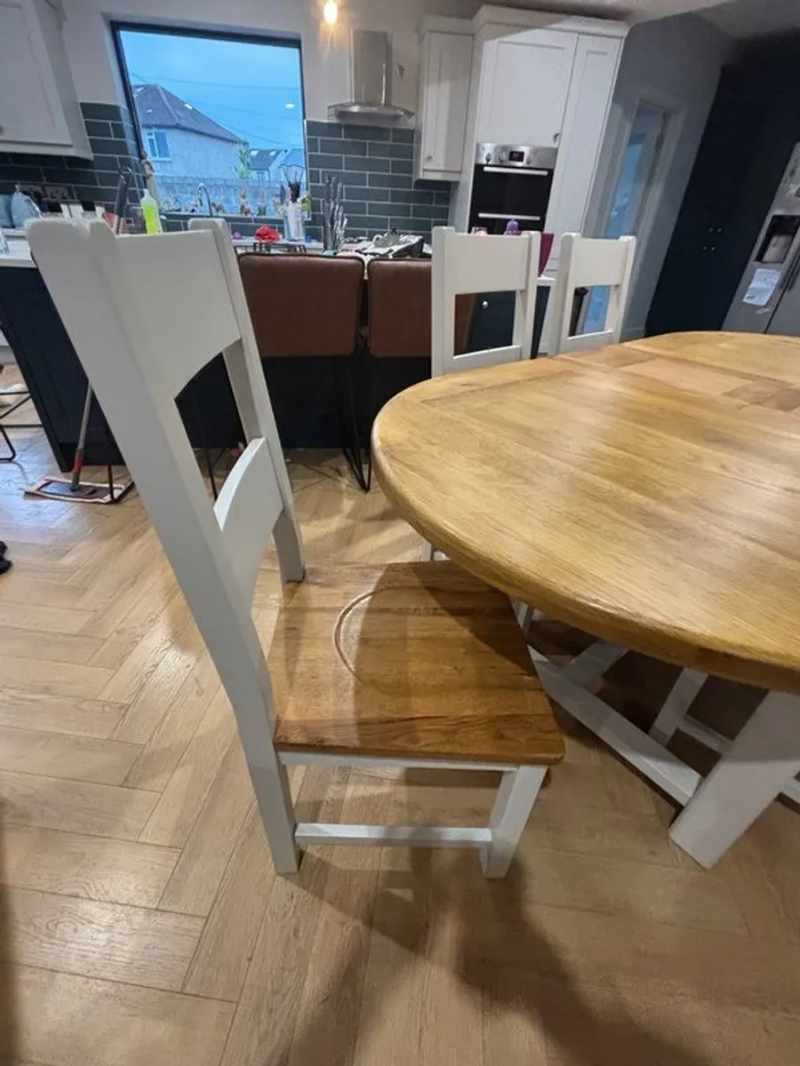 Large Solid Oak Extendable dining table & 6 Chairs - Image 3