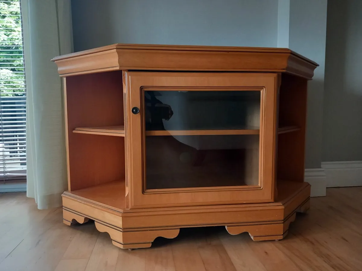 TV Unit - Image 1