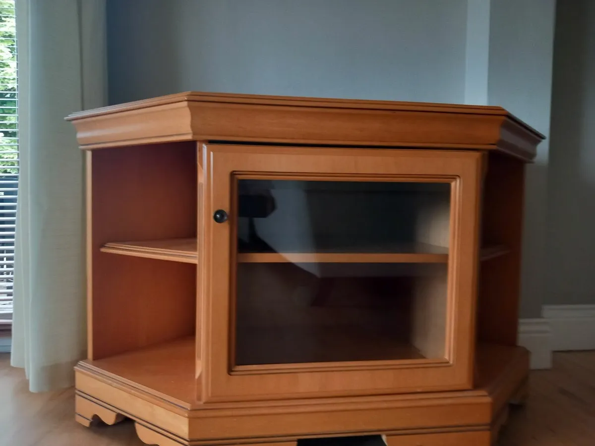 TV Unit - Image 2