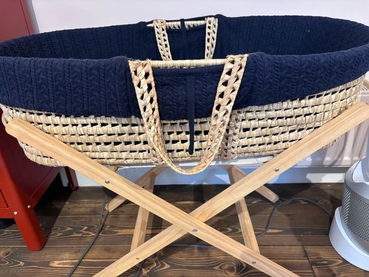 little Green sheep moses basket, stand and mattress - Image 4