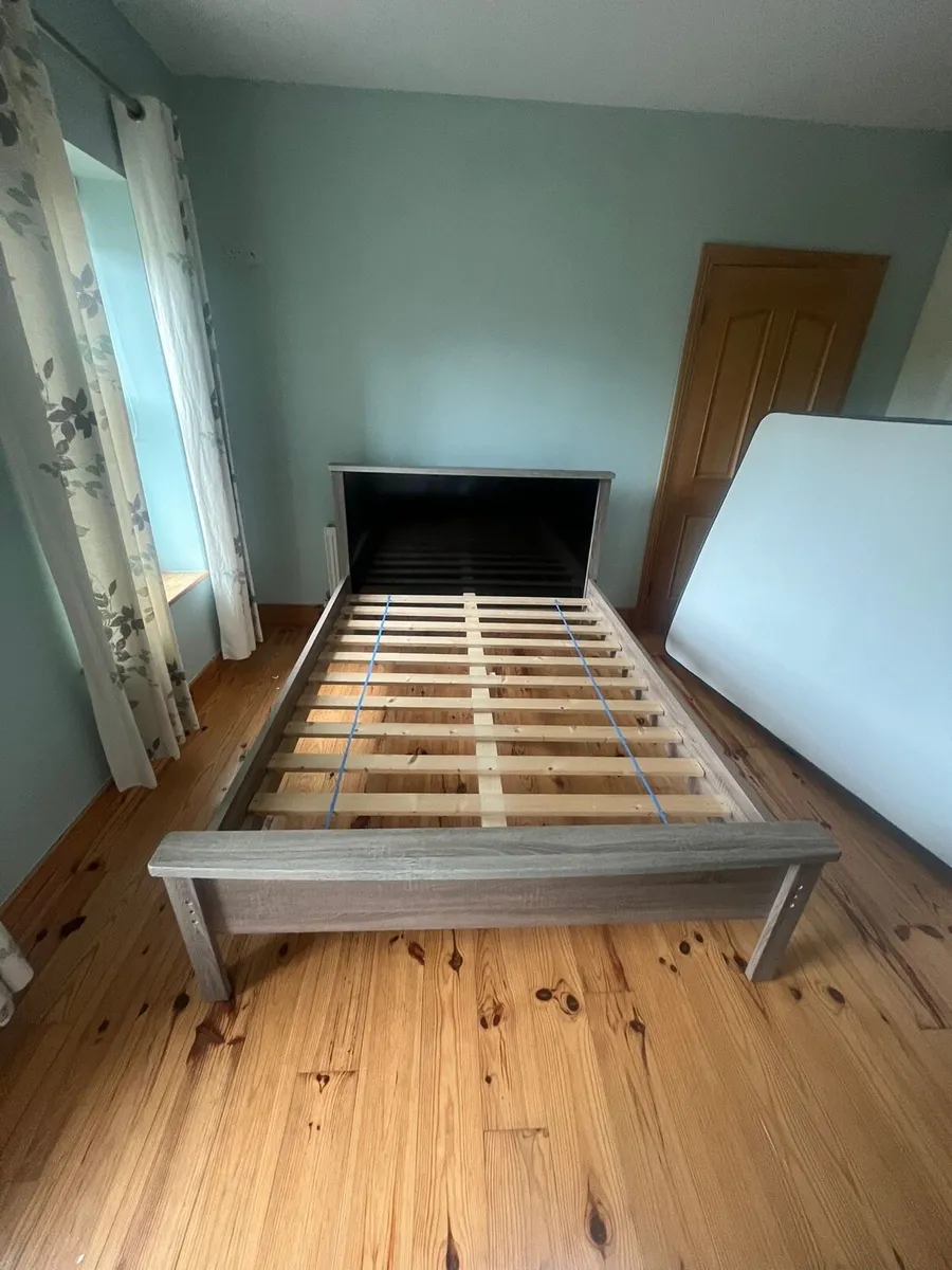 Bed frame - Image 1