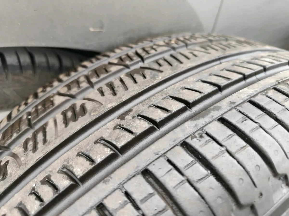 Land Rover Range Rover Evoque alloys and tyres - Image 2