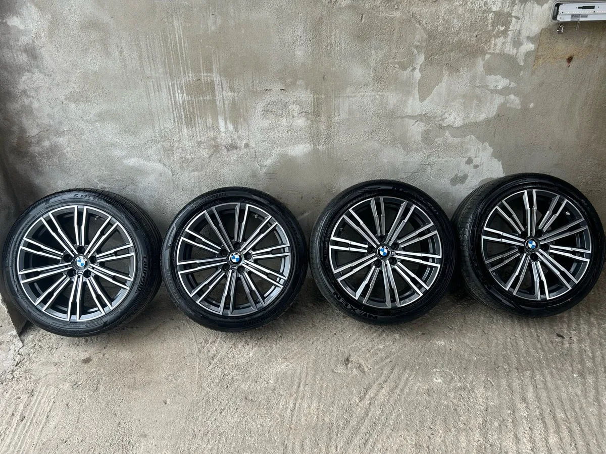 18” GENUINE BMW G20 ALLOY WHEELS & TYRES - Image 2