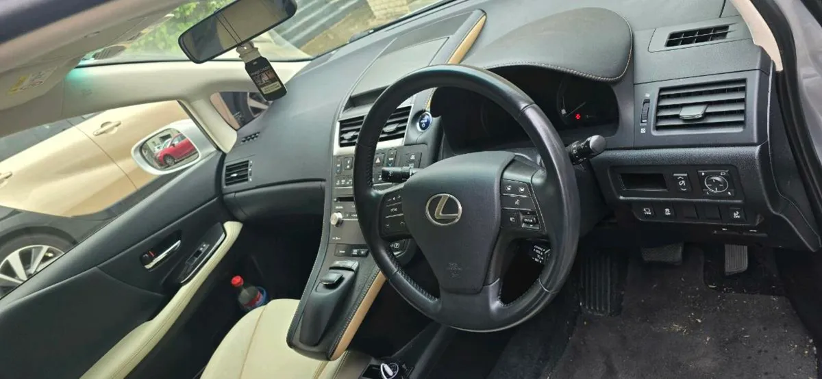 LEXUS HS 250H - Image 2