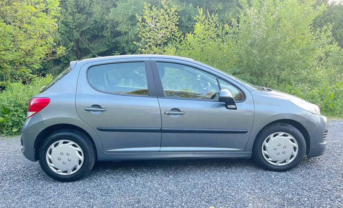 Peugeot 207 2010 - Image 2