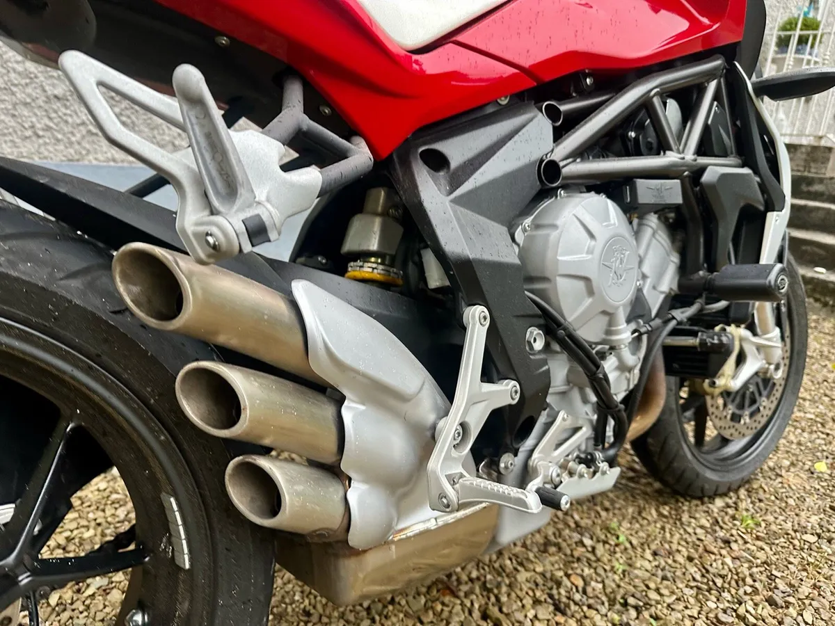 MV Agusta 675 Brutale - Image 4