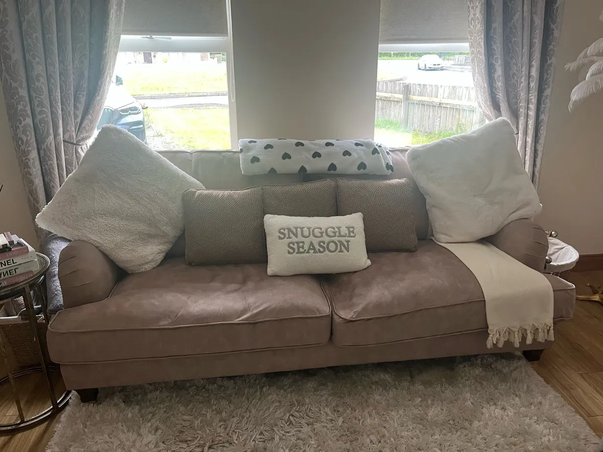 4 seater Beatrix couch - Image 1