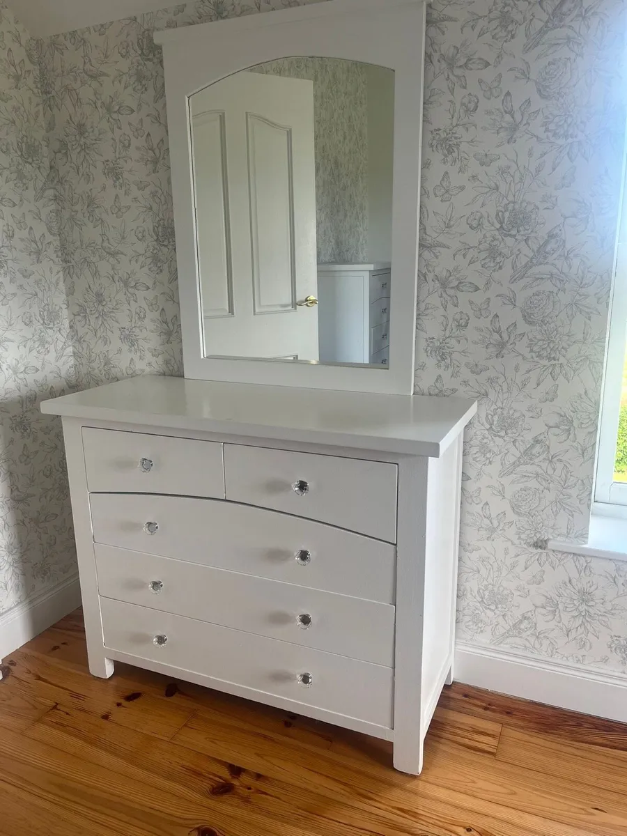 Chest of drawers and matching mirror - Image 4