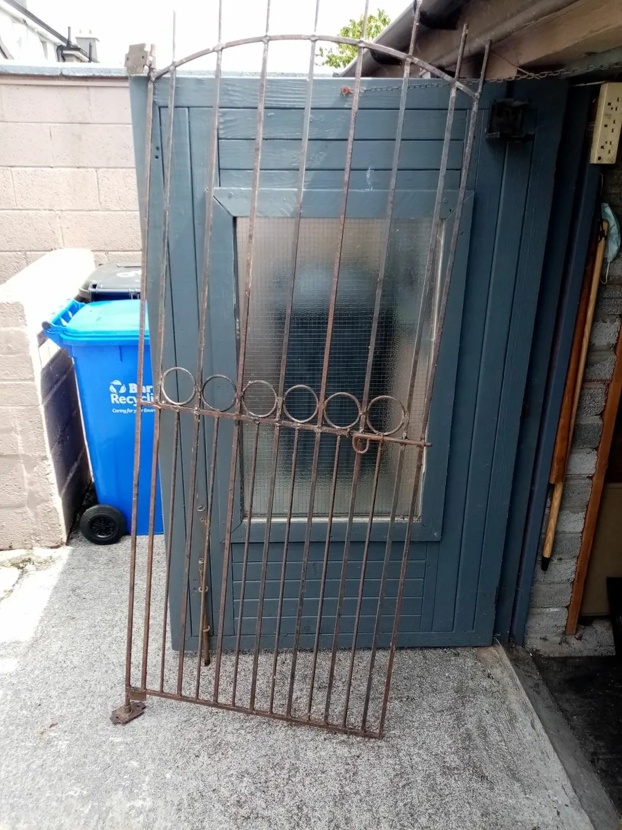 Alley Side-Gate