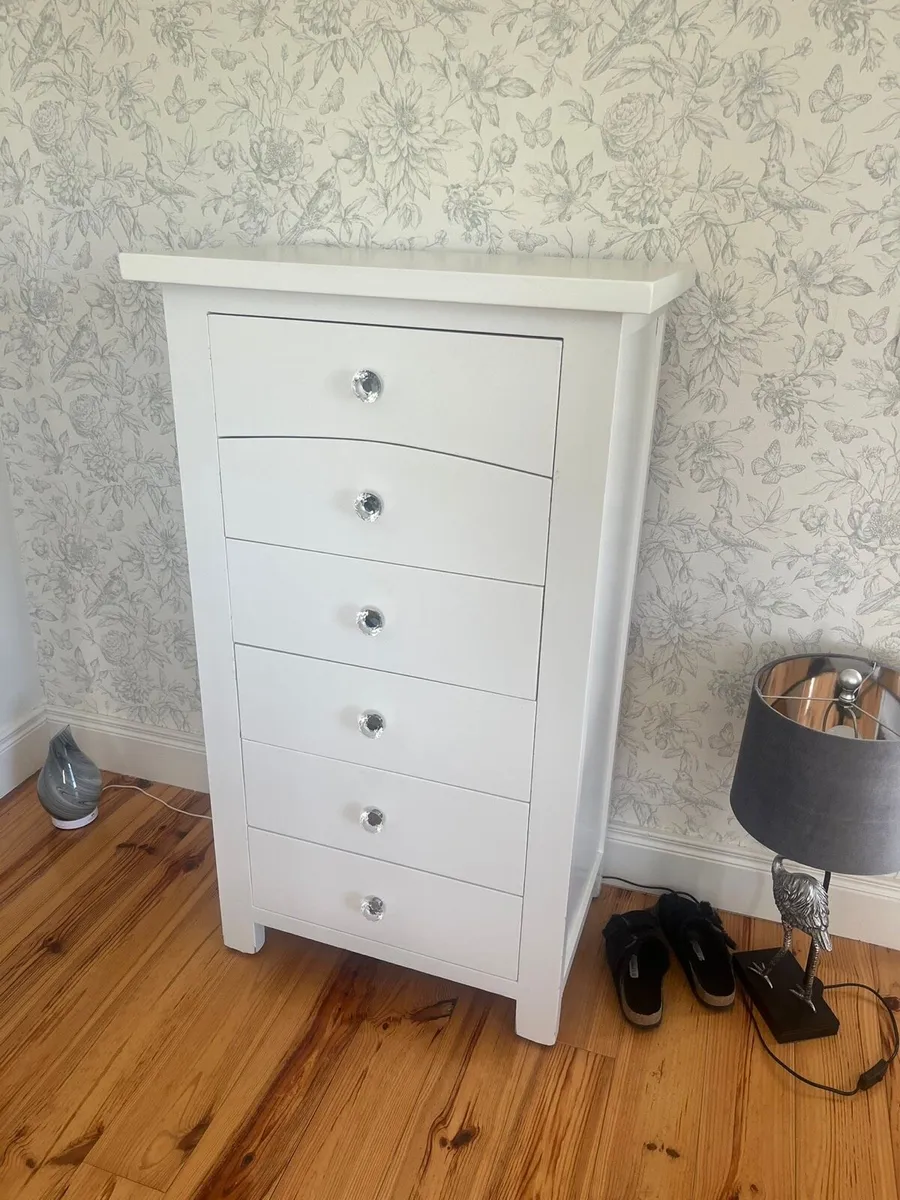Chest of drawers - Image 1