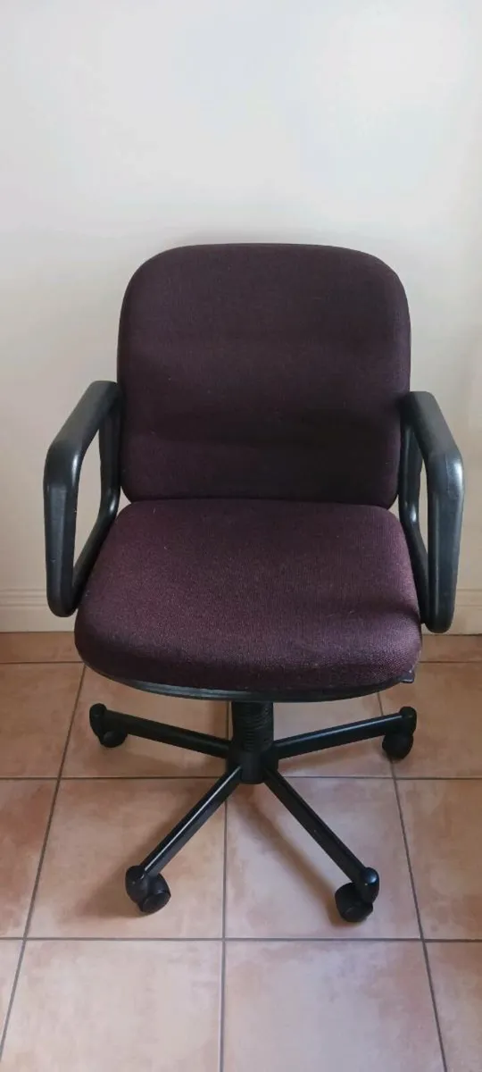 Office chair - Image 1
