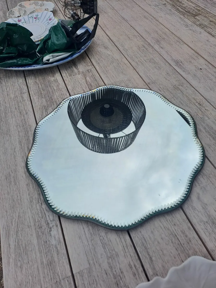 Vintage mirrored base for display . - Image 1