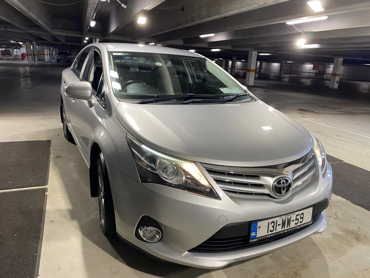 Toyota Avensis 2013 - Image 2