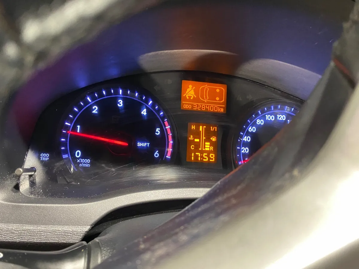 Toyota Avensis 2013 - Image 4