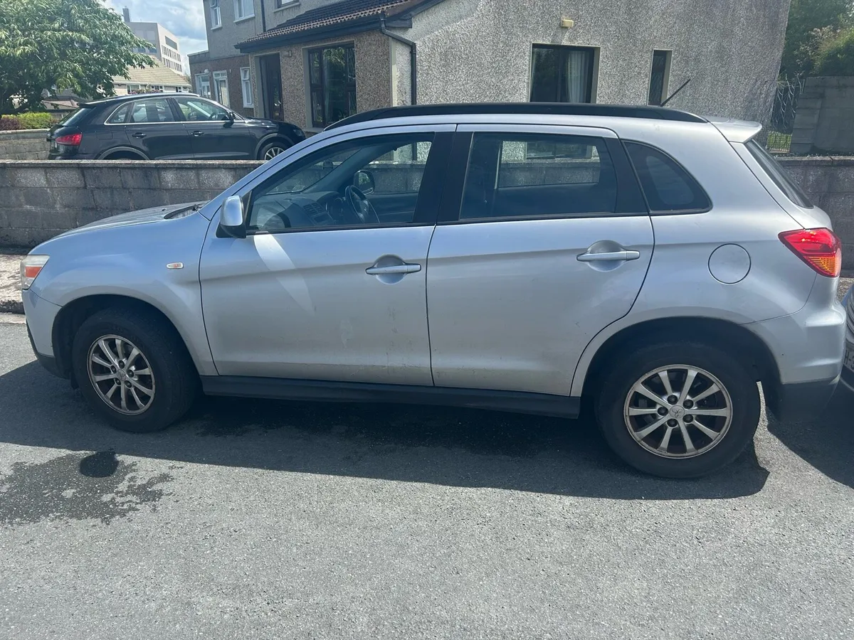 2011 Mitsubishi asx - Image 2