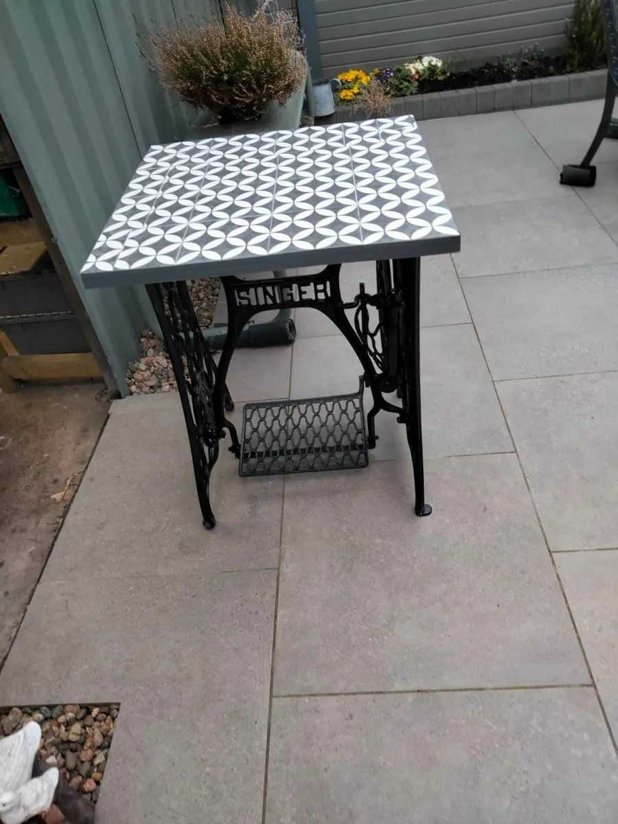 Garden Patio table - Image 1