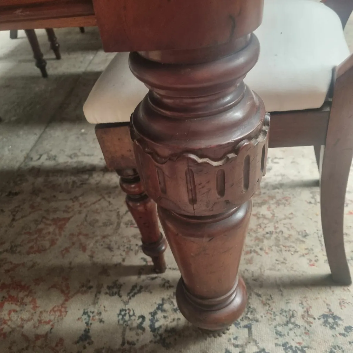 VICTORIAN DINING ROOM TABLE & EIGHT CHAIRS - Image 4