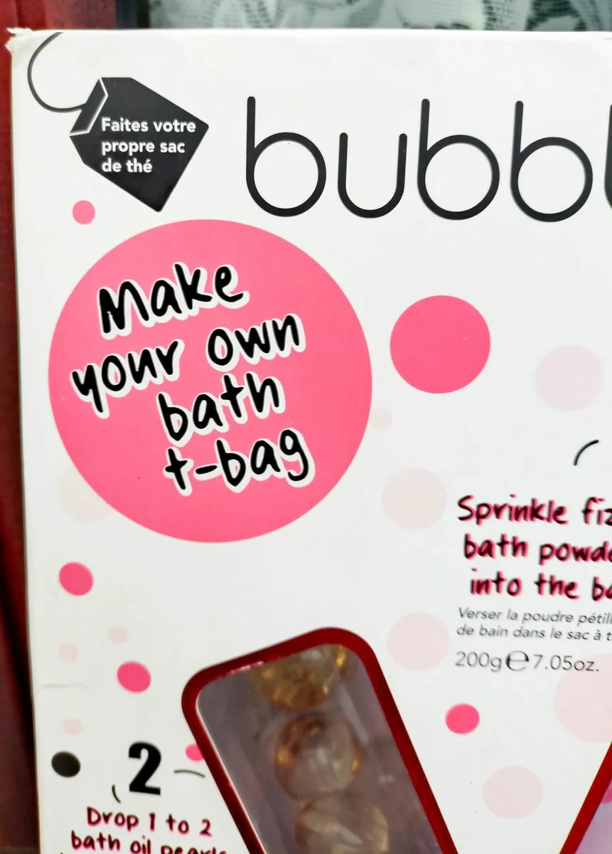 BUBBLE T, BATH & BODY, BOX SET (BRAND NEW). - Image 2