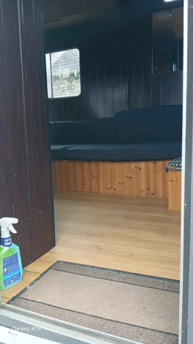Iveco 4 horse with living - Image 3