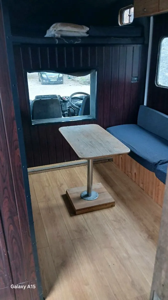 Iveco 4 horse with living - Image 4