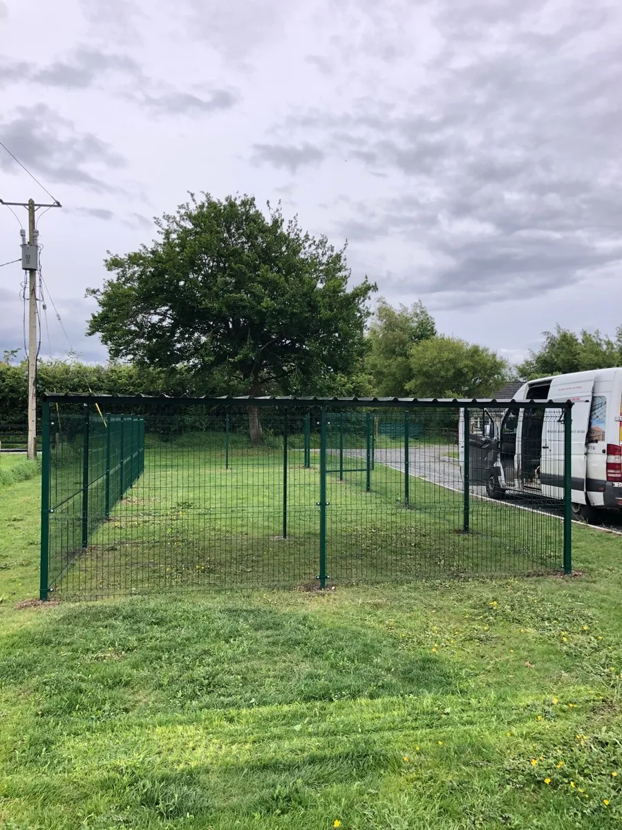 Dog run ,Vmesh - Image 1