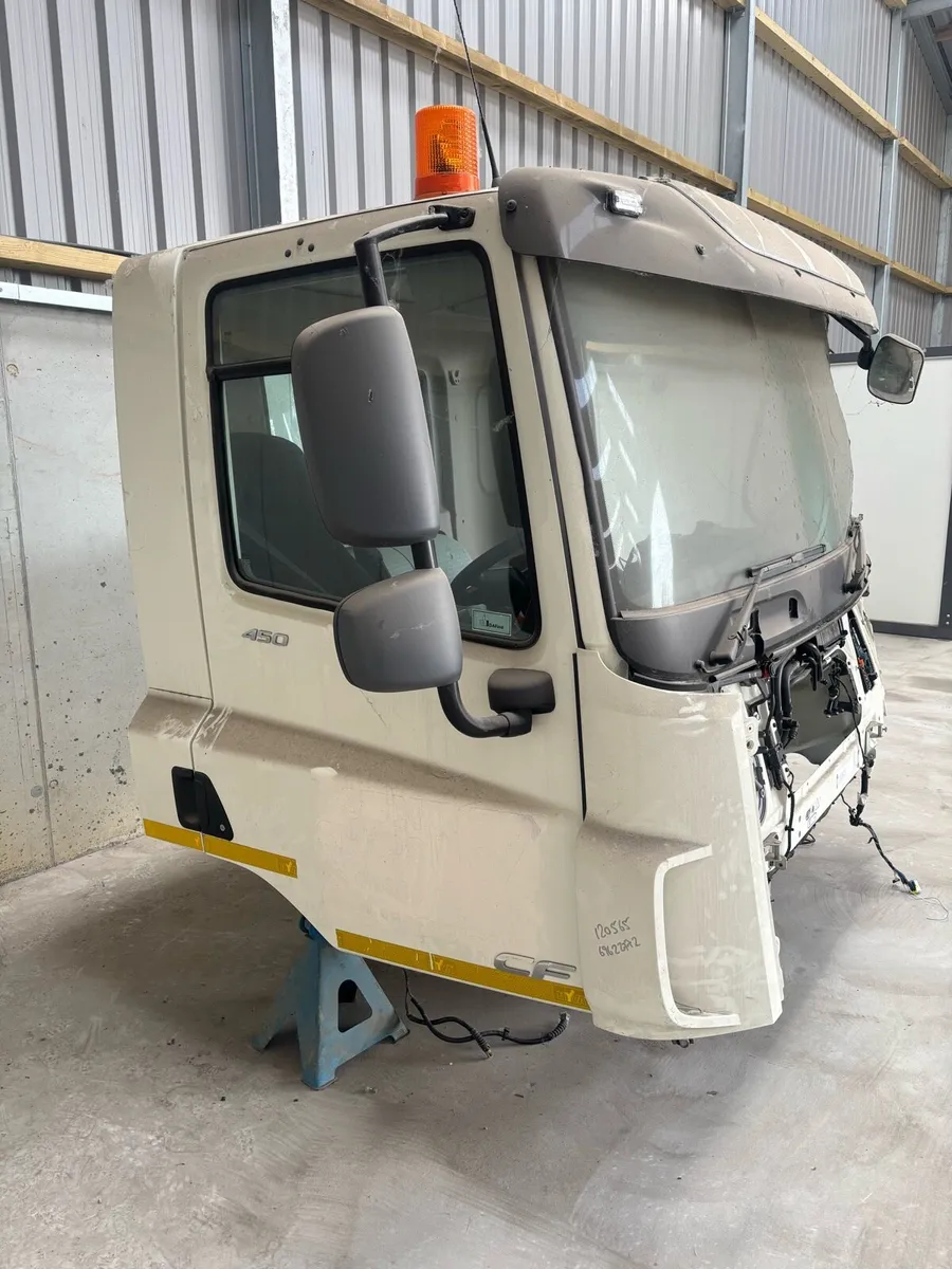 Daf CF450 cab parts - Image 1