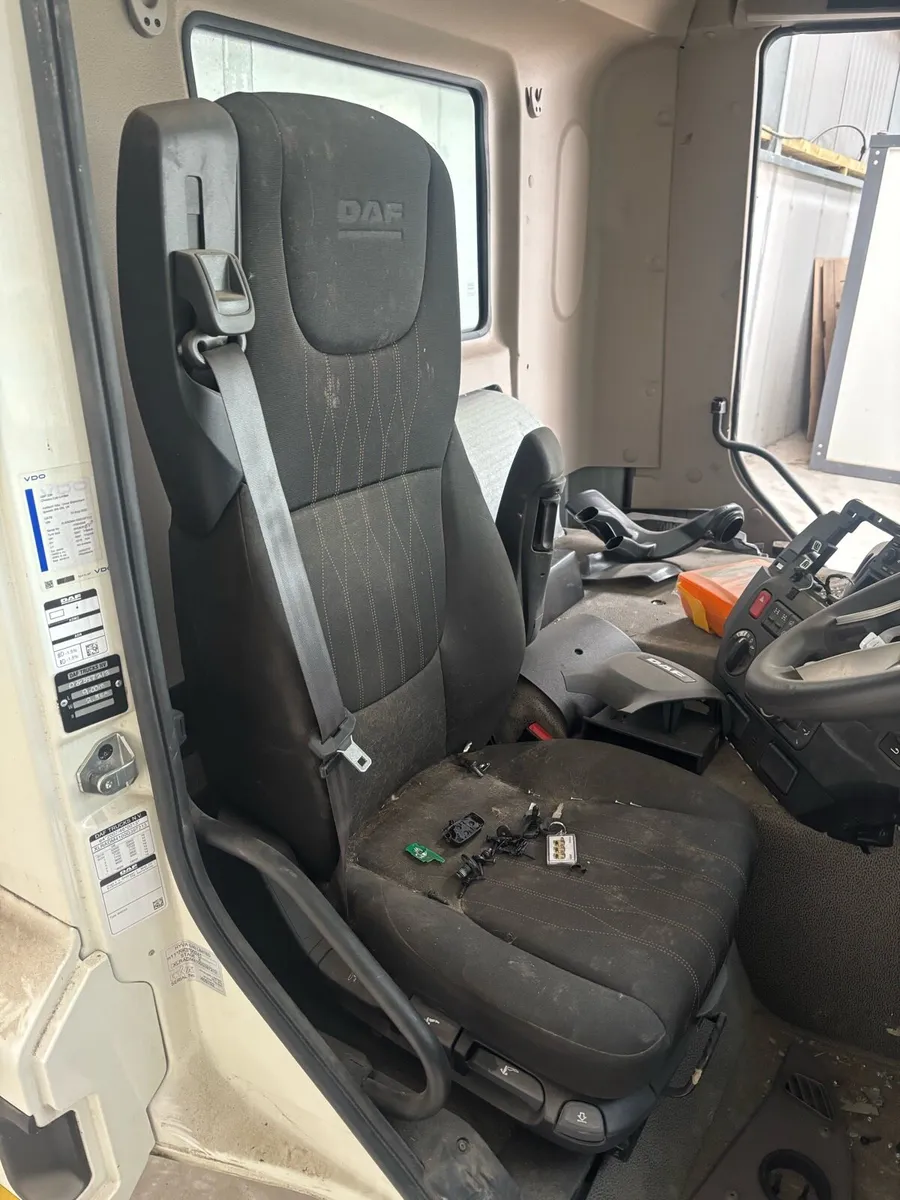 Daf CF450 cab parts - Image 2