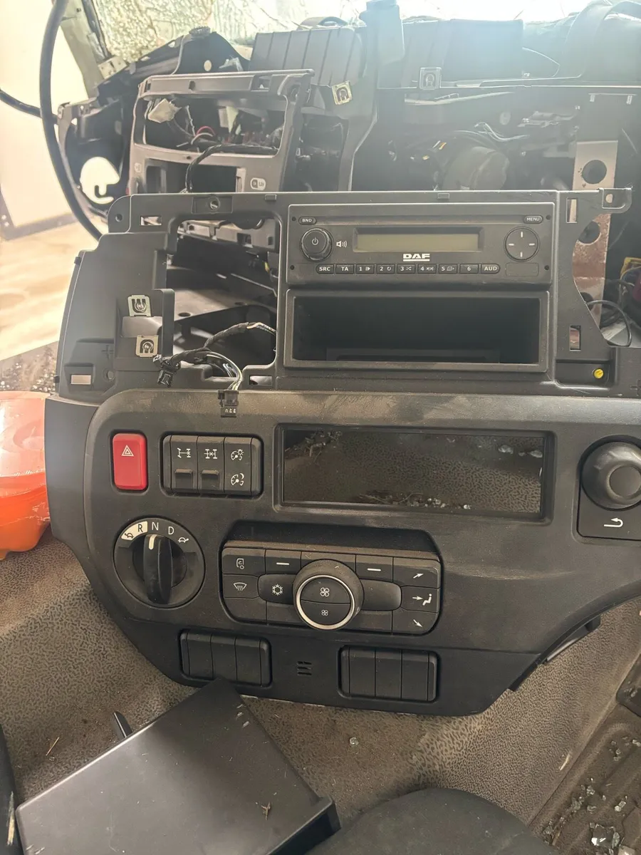 Daf CF450 cab parts - Image 4
