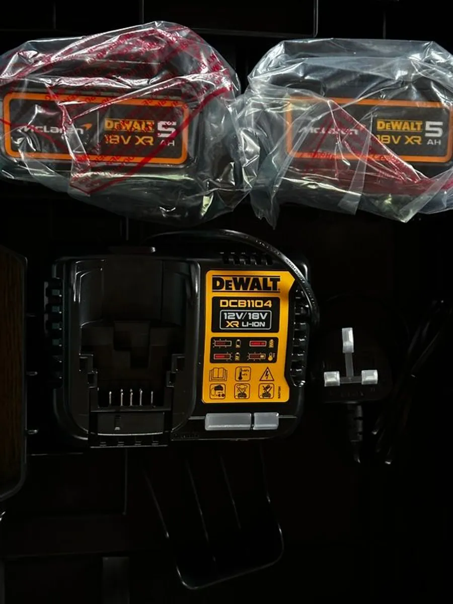 2x DeWalt 18v 5ah battery, 4A charger with TSTAK case. - Image 1