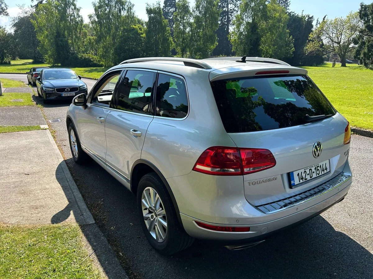 VW Touareg Passenger - Image 3