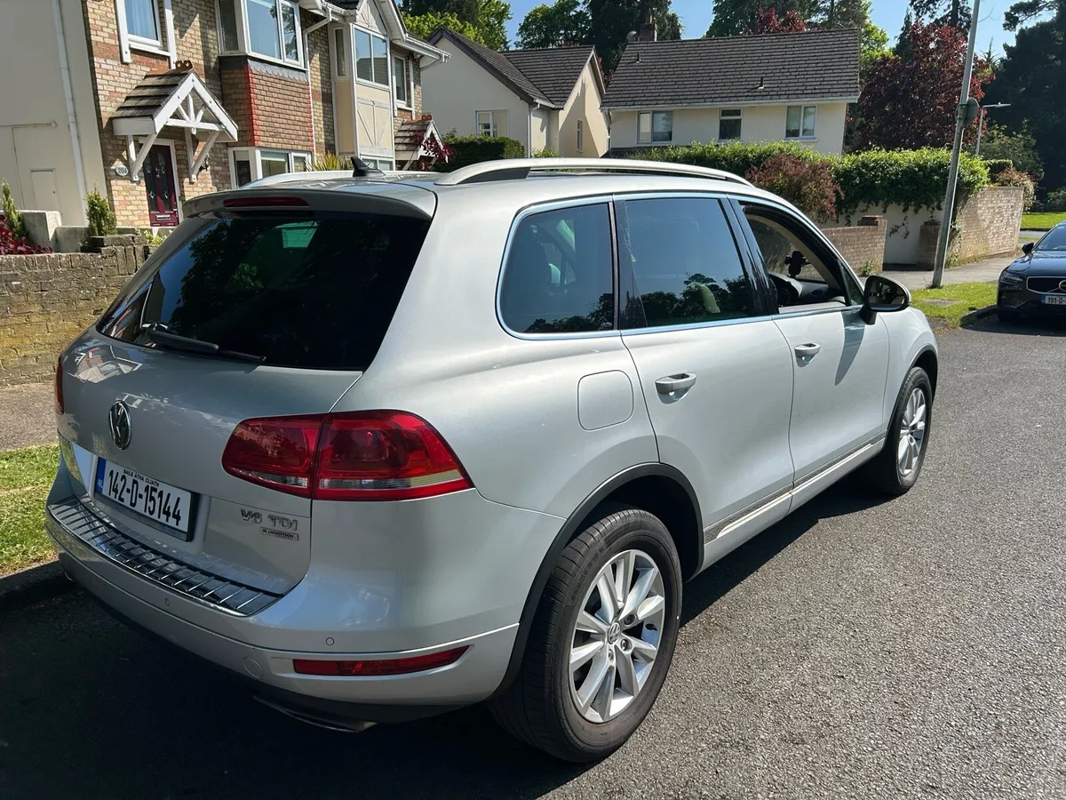 VW Touareg Passenger - Image 4