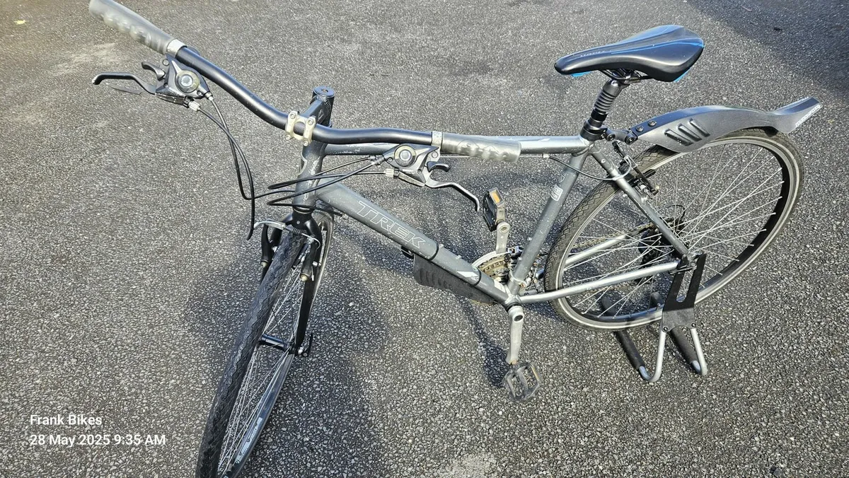 HYBRID BIKE TREK EXCELLENT CONDITION - Image 1
