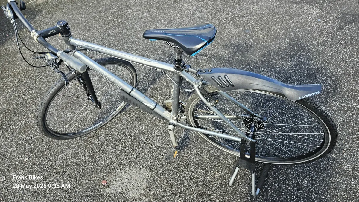 HYBRID BIKE TREK EXCELLENT CONDITION - Image 2