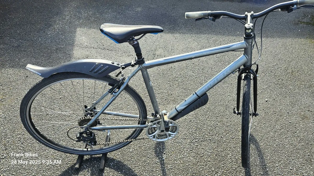 HYBRID BIKE TREK EXCELLENT CONDITION - Image 4