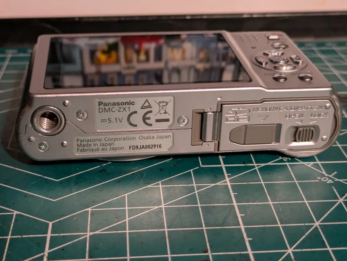 Panasonic Lumix ZX1 -12 MP CCD camera Leica lens - Image 3