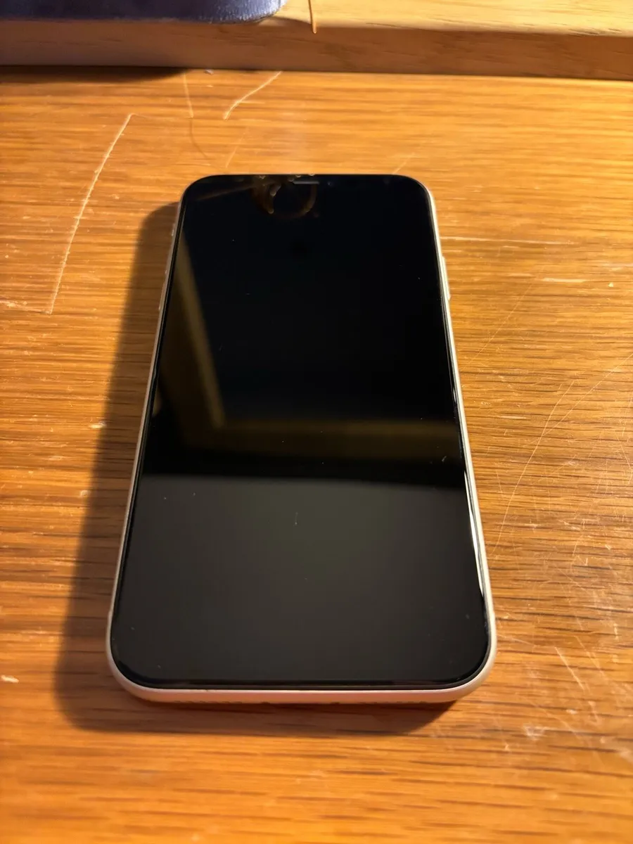 iphone 11 - Image 1